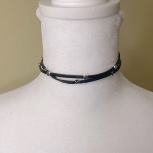 Black chocker